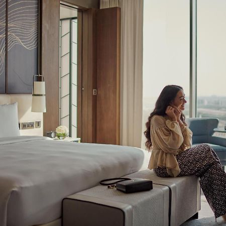 ホテル Grand Hyatt Kuwait クウェート エクステリア 写真 A guest in a room at the hotel
