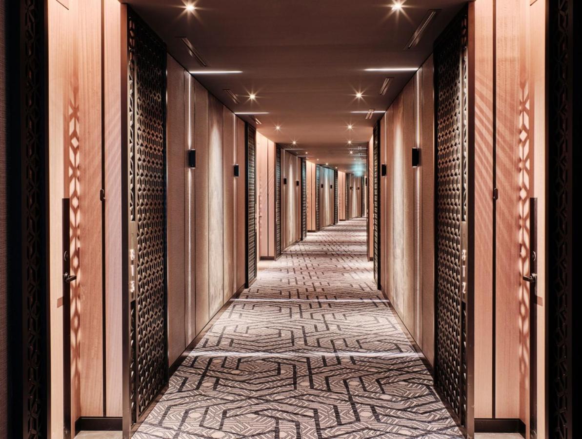 ホテル Grand Hyatt Kuwait クウェート エクステリア 写真 A corridor at the hotel