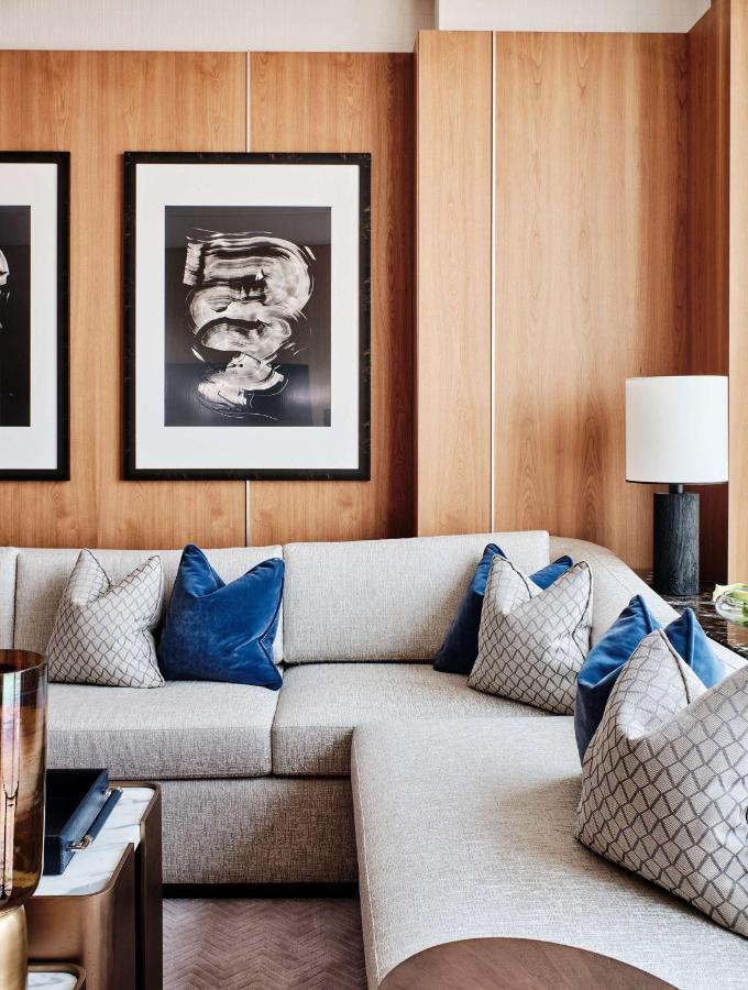 ホテル Grand Hyatt Kuwait クウェート エクステリア 写真 A sofa with cushions
