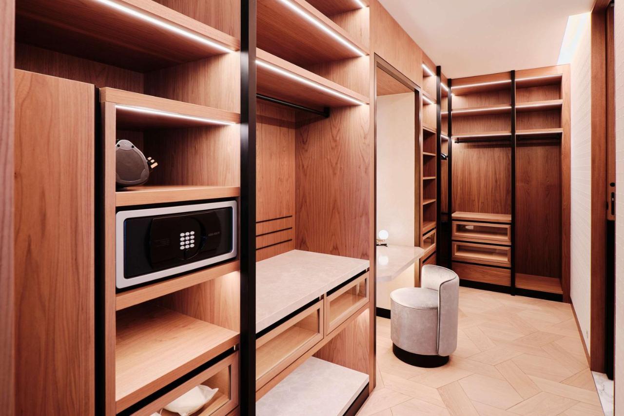 ホテル Grand Hyatt Kuwait クウェート エクステリア 写真 A walk-in closet