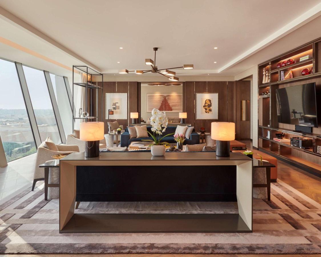 ホテル Grand Hyatt Kuwait クウェート エクステリア 写真 The living room of a Sky Residence