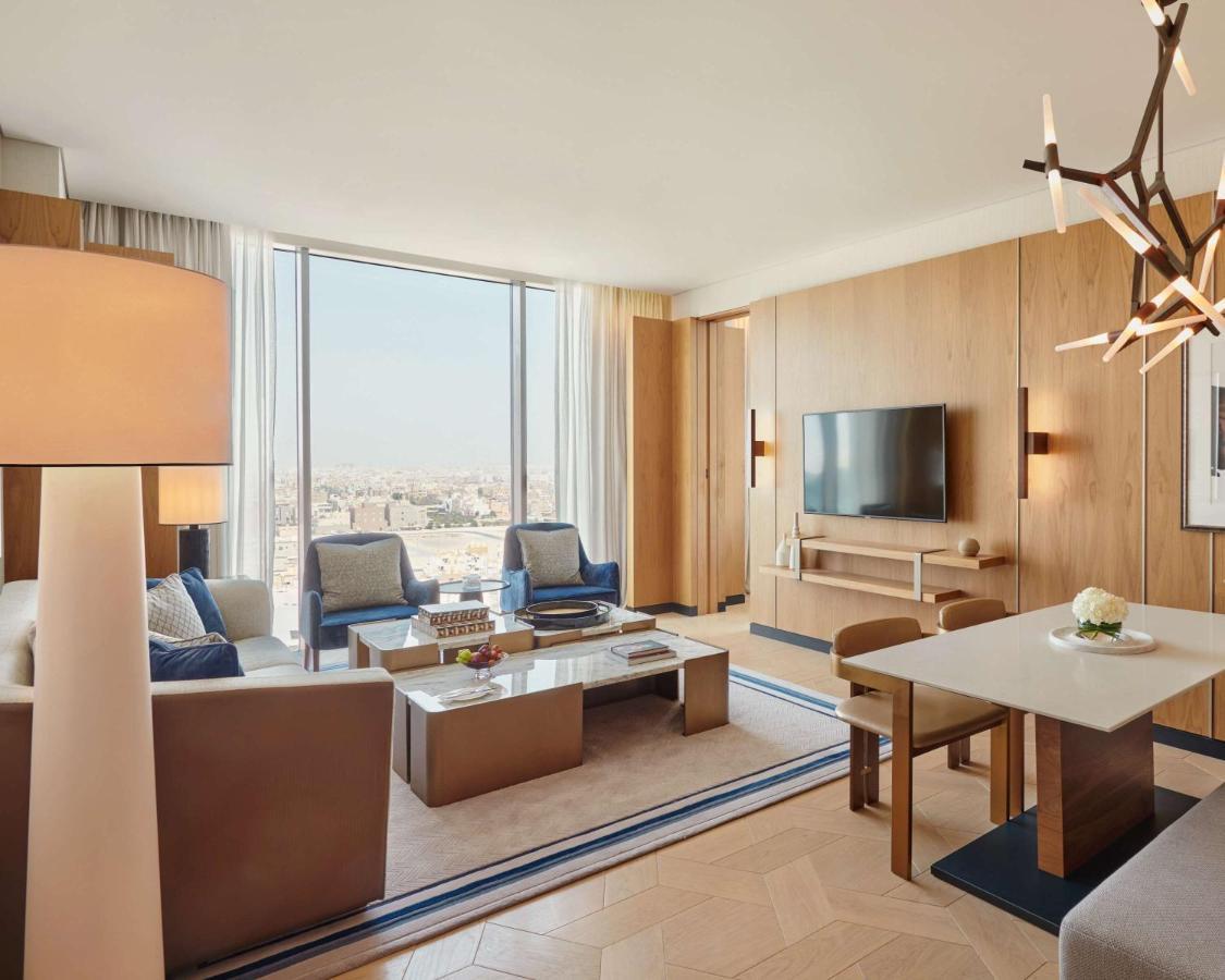 ホテル Grand Hyatt Kuwait クウェート エクステリア 写真 A suite at the hotel