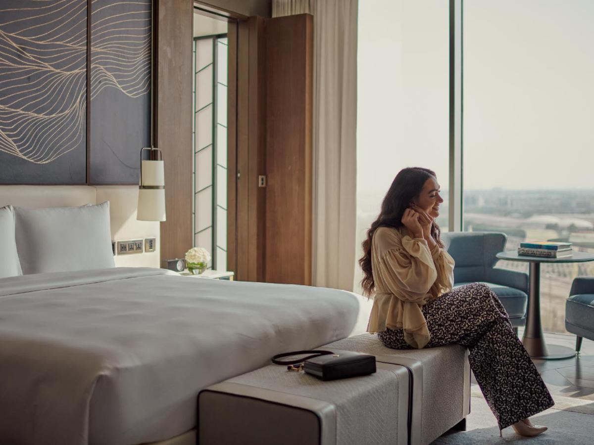 ホテル Grand Hyatt Kuwait クウェート エクステリア 写真 A guest in a room at the hotel