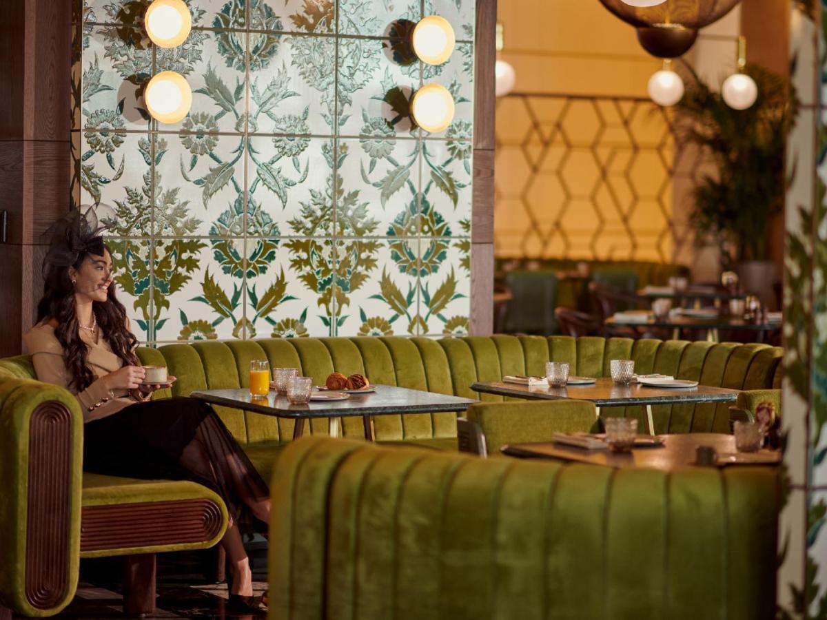 ホテル Grand Hyatt Kuwait クウェート エクステリア 写真 The interior of the restaurant