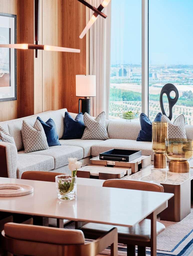 ホテル Grand Hyatt Kuwait クウェート 部屋 写真 The living room of a three-bedroom residence